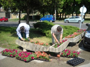 Rendőrs&eacute;g &eacute;p&uuml;let&eacute;n&eacute;l